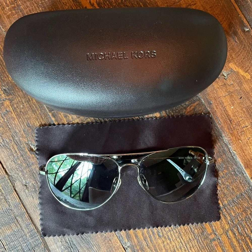 SOLD Michael Kors Polarized Aviator Sunglasses MKS144 Color 041 Exceptional Cond - Picture 2 of 9